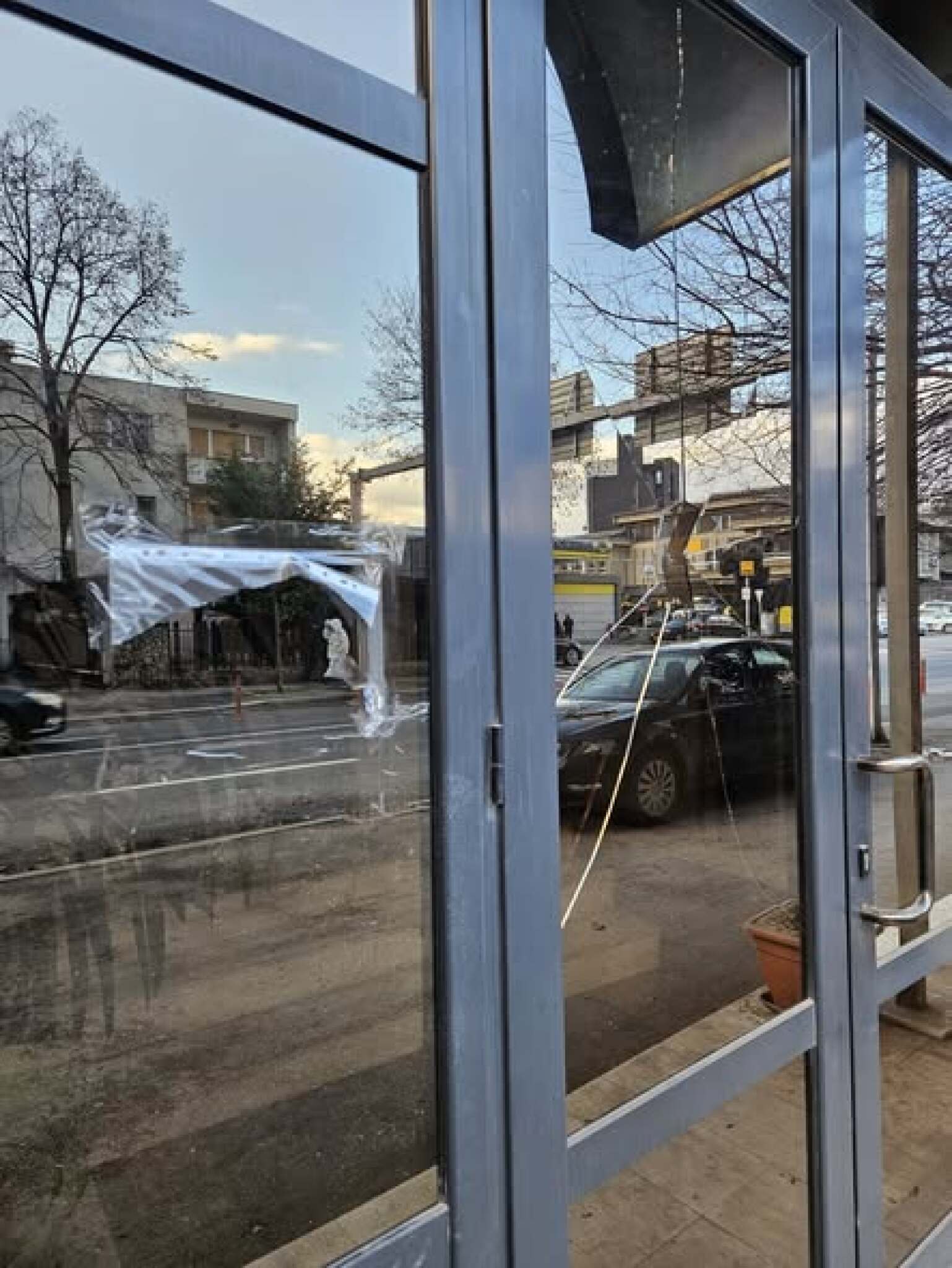 media-library38n8g98if9732elZMZw