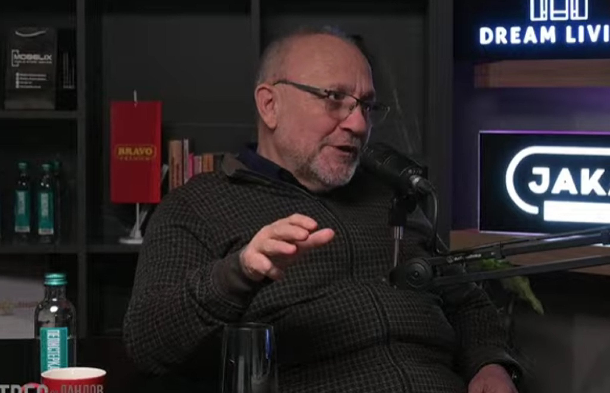 media-library91c6j9ptf2b7bh6Emem