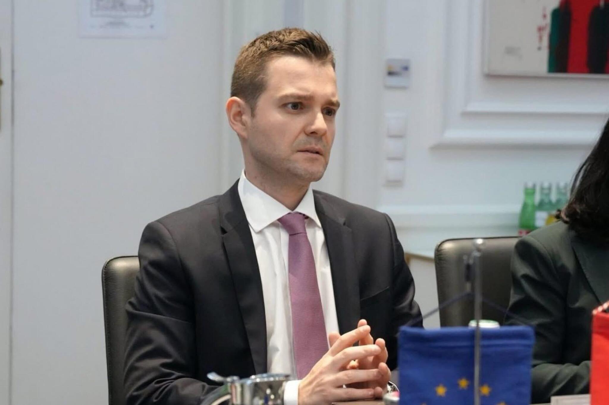 media-libraryaj9crr4njl6daL7bbJ7