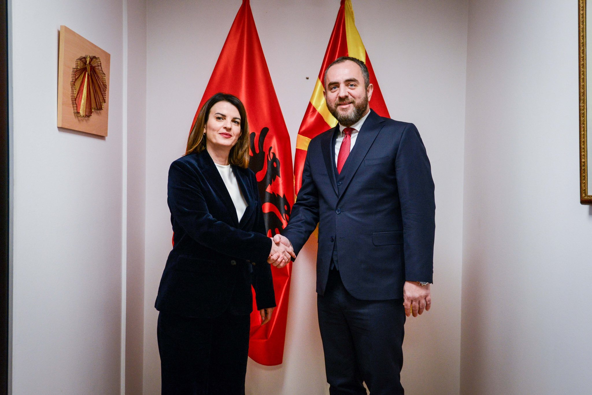 media-libraryrrboo0mre2qufAETiWB