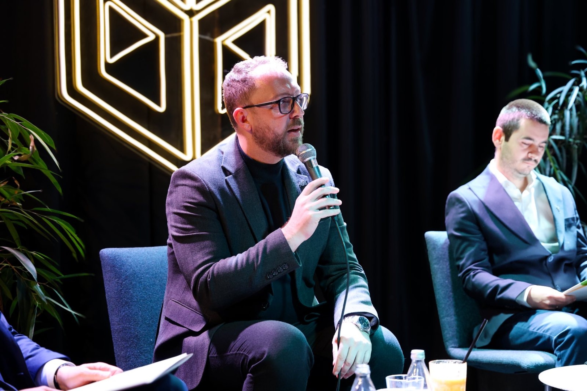 media-library5apc0b1vfmhccQHeOPW