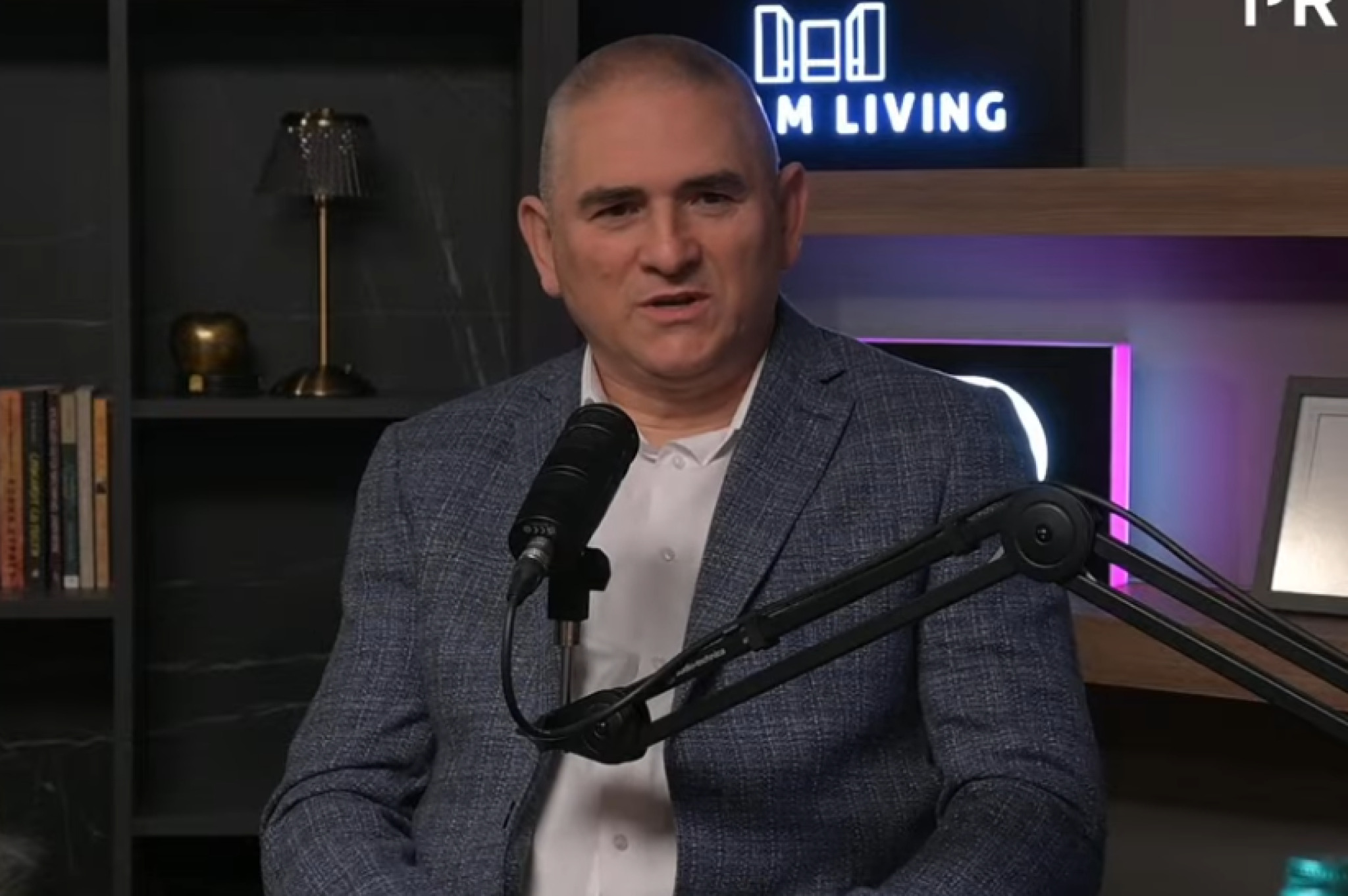 media-library8u1cch3gv7mi46I8YDp