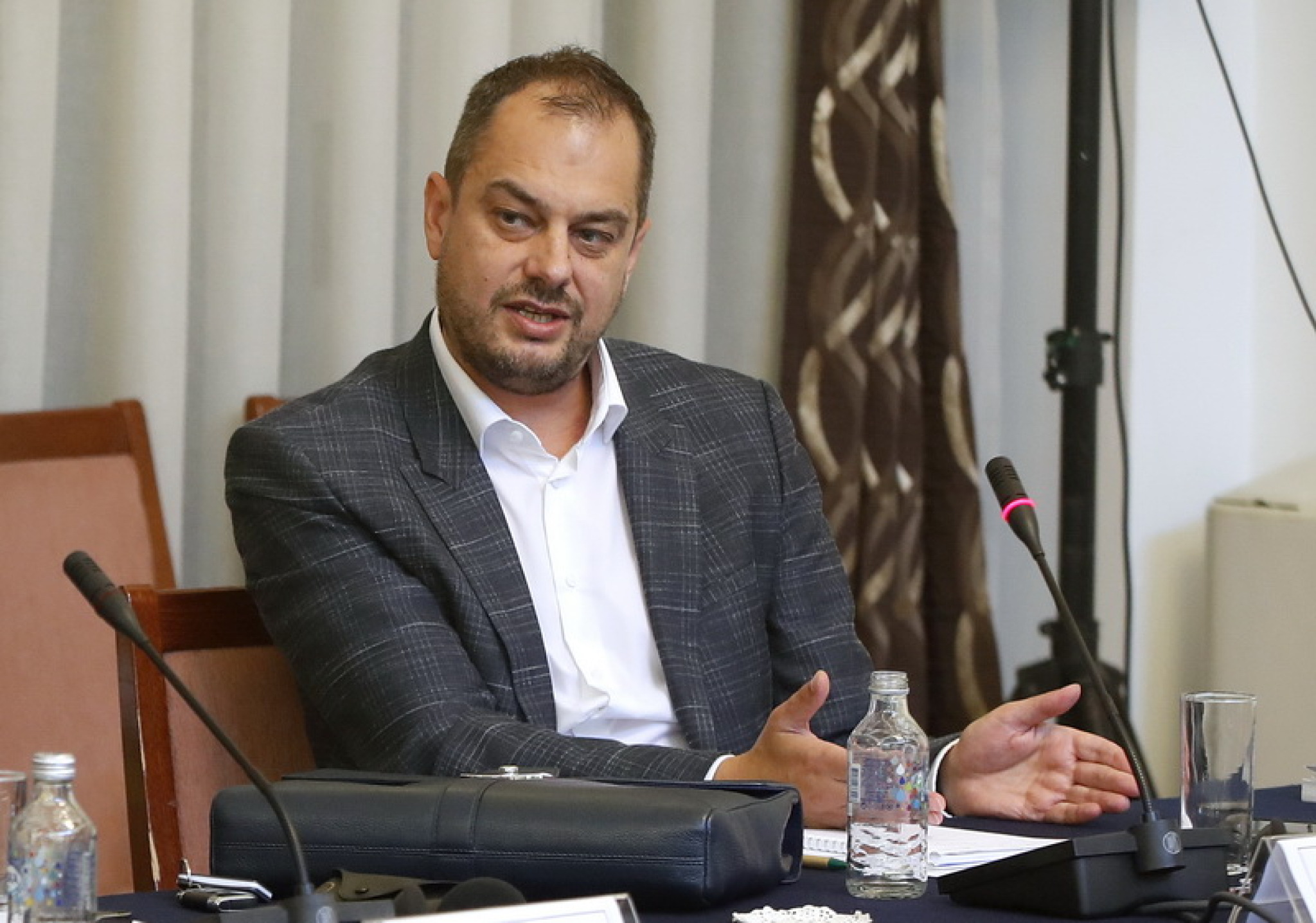 media-libraryk06vlq5sg1n37kcHdBg