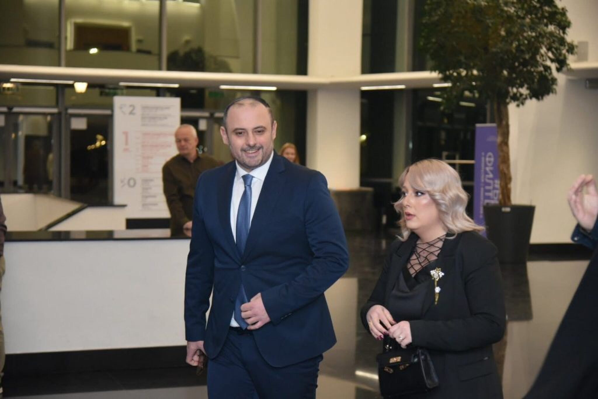 media-library8or03dufbgj969sVn5x