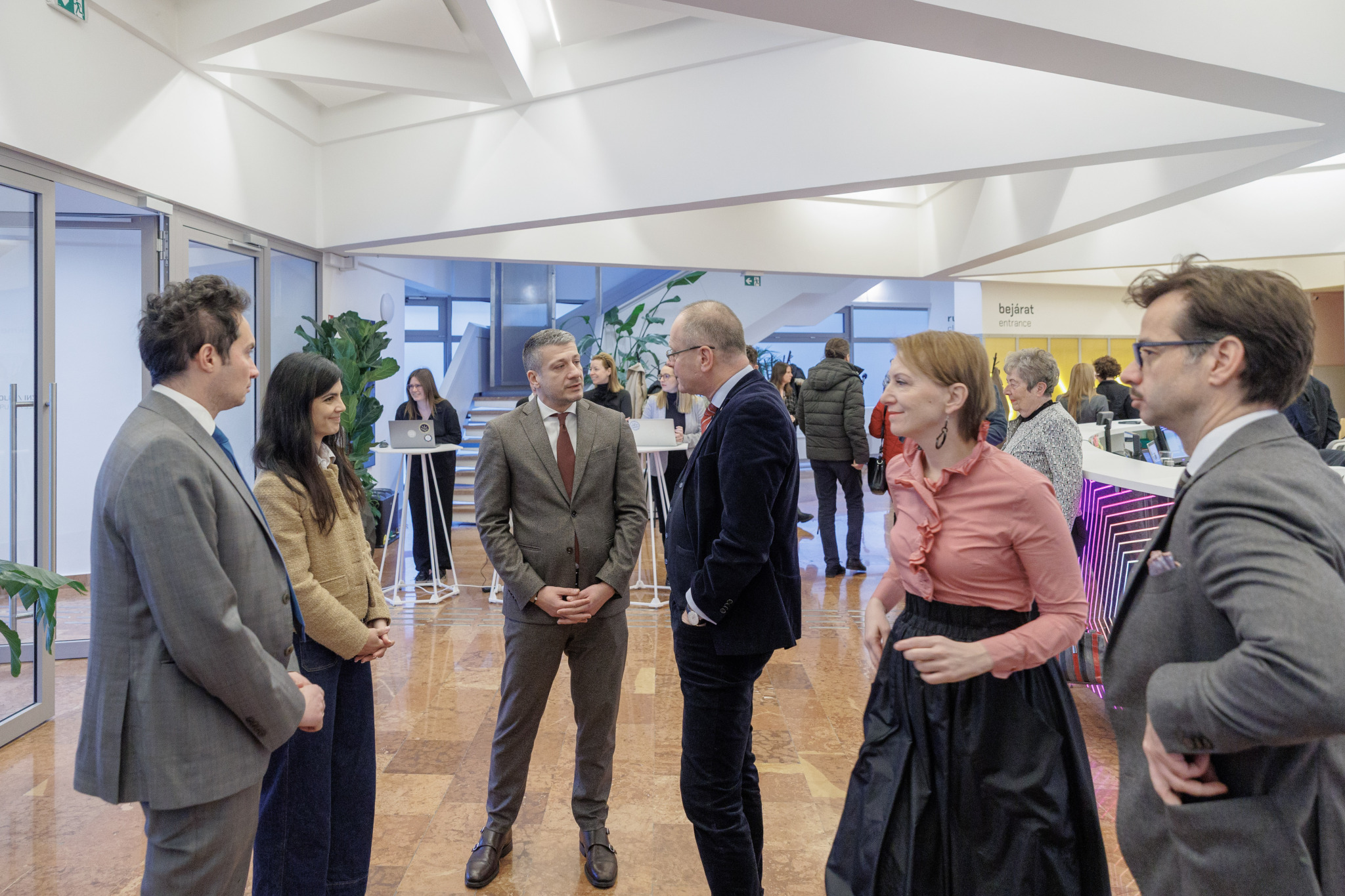 media-library3buhfgikii9ae0FHmGC