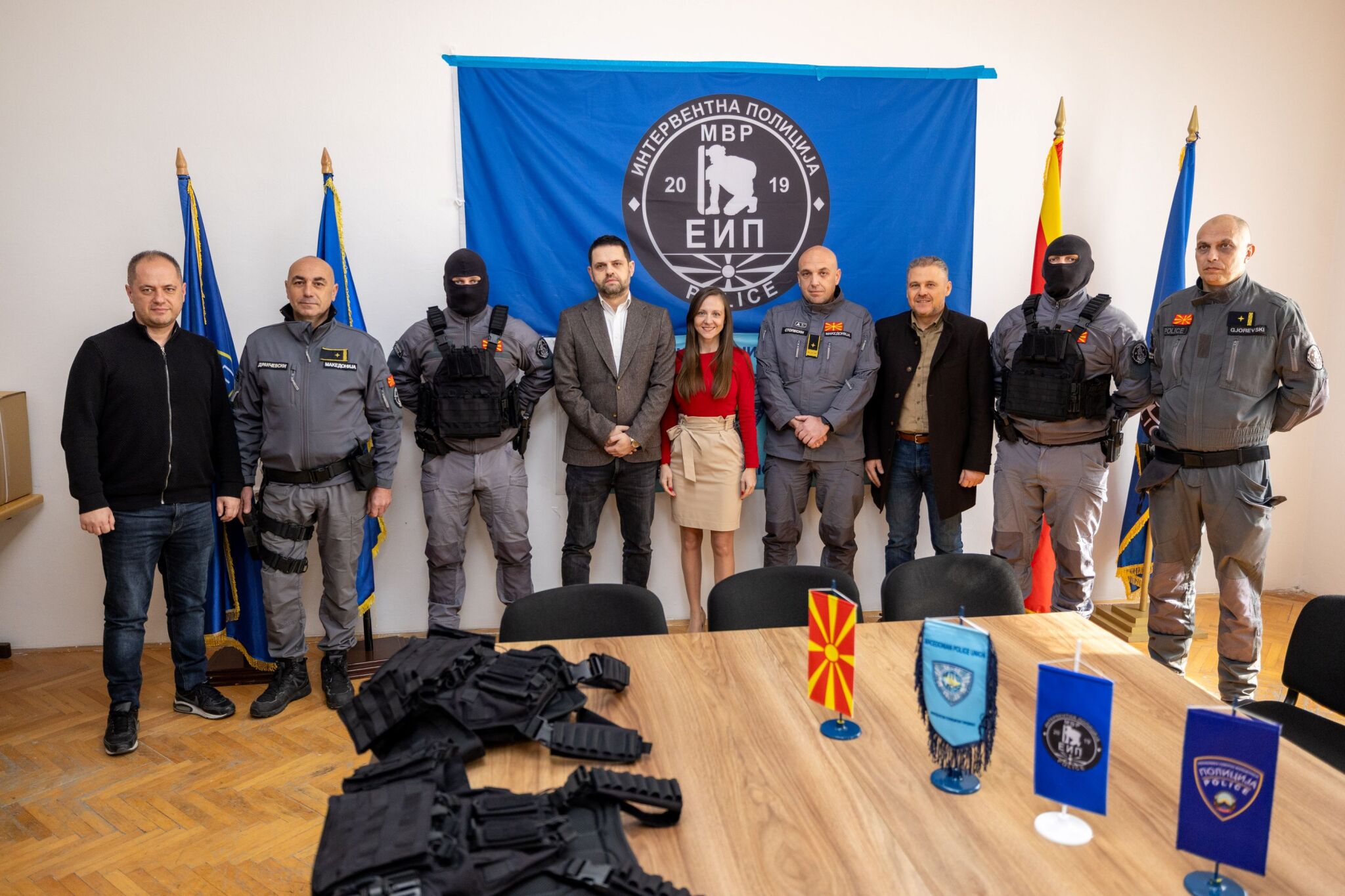 media-libraryq5epless18r73DWTljl