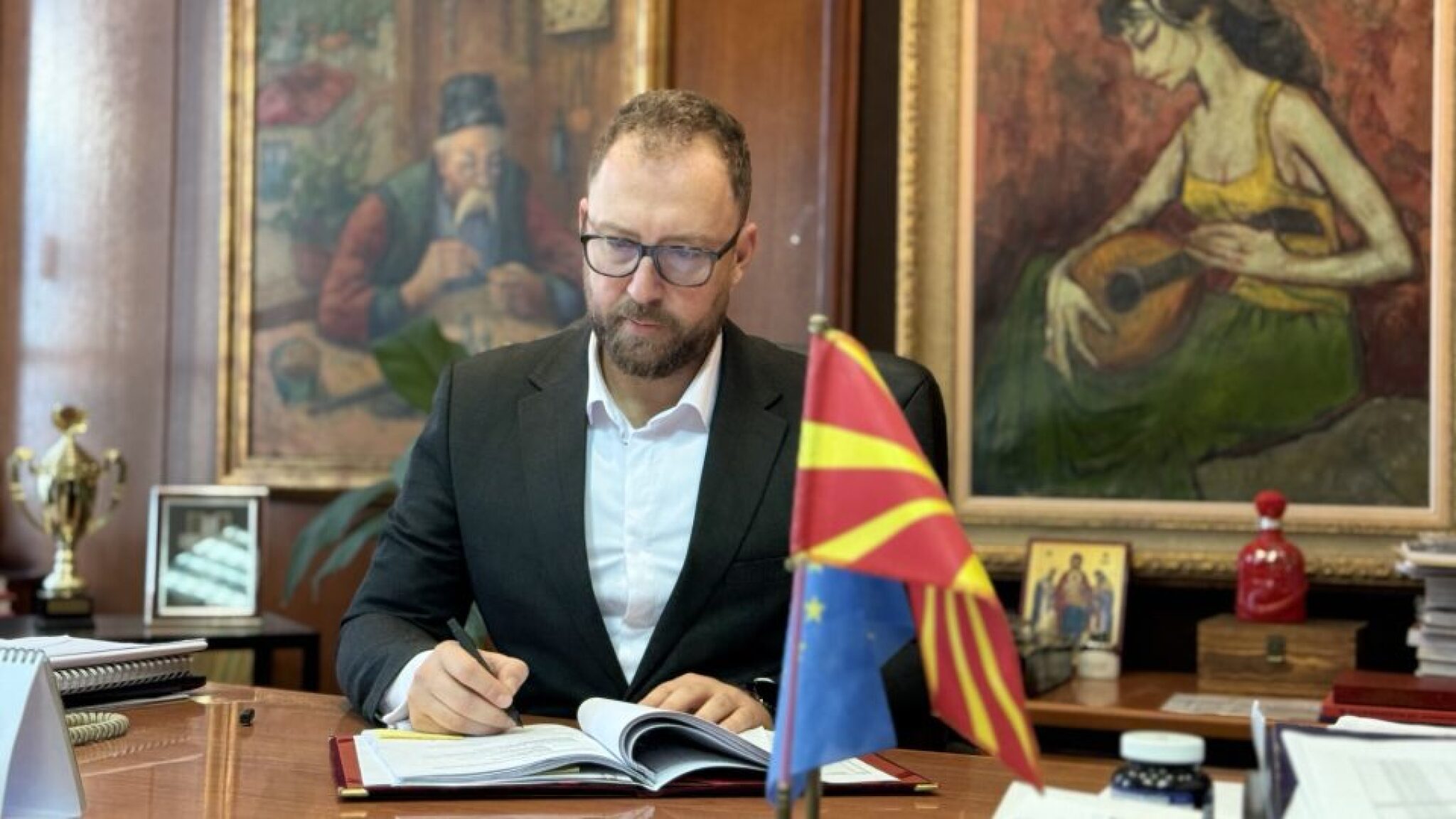 media-libraryletriei6lnfn3ERk1rU