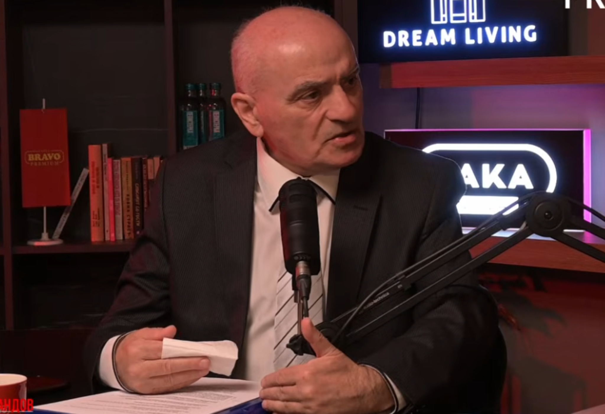 media-librarycrjog87idd6q44sOUYf