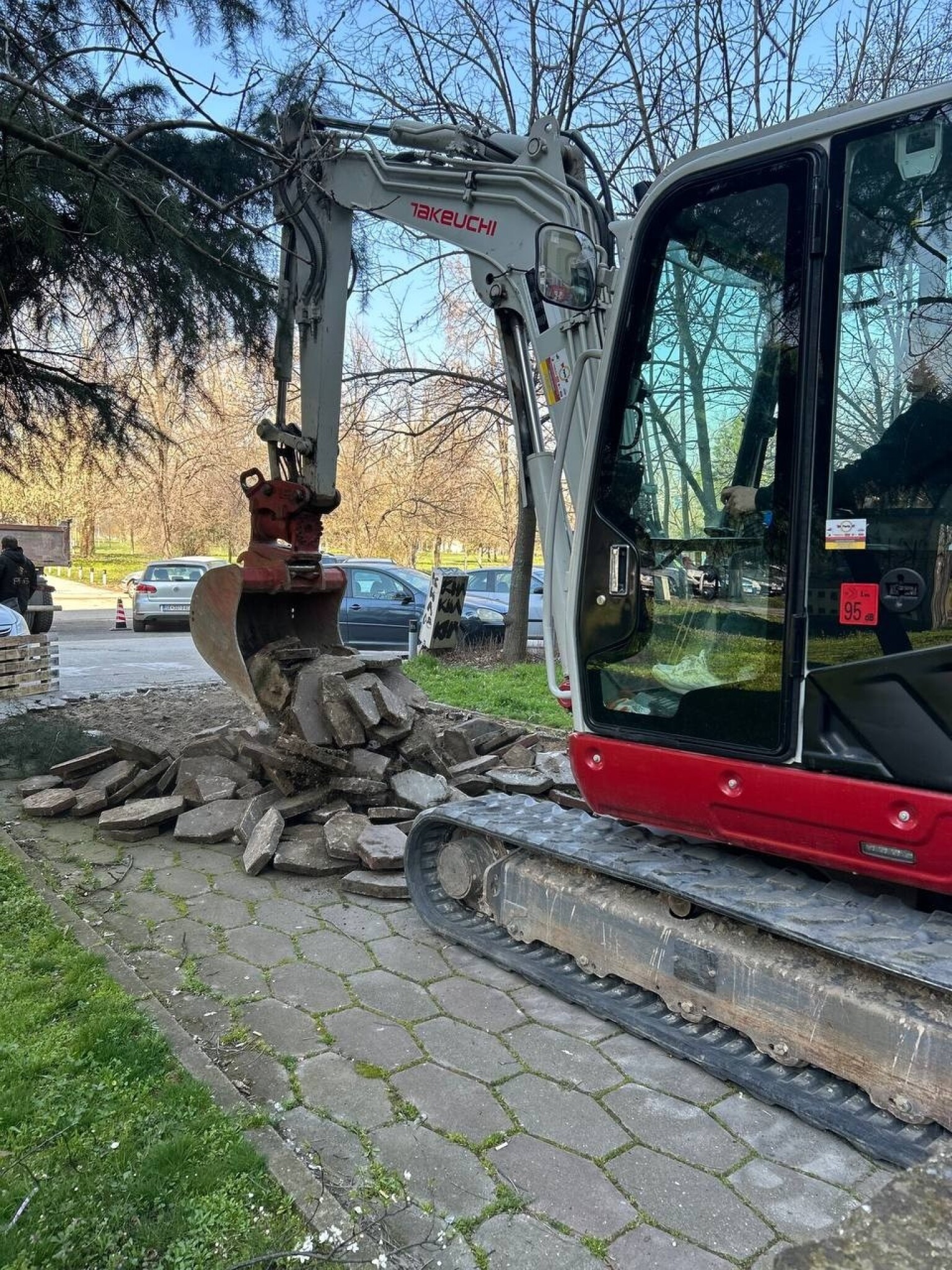 media-libraryi00h8nd2v8h7elTey97