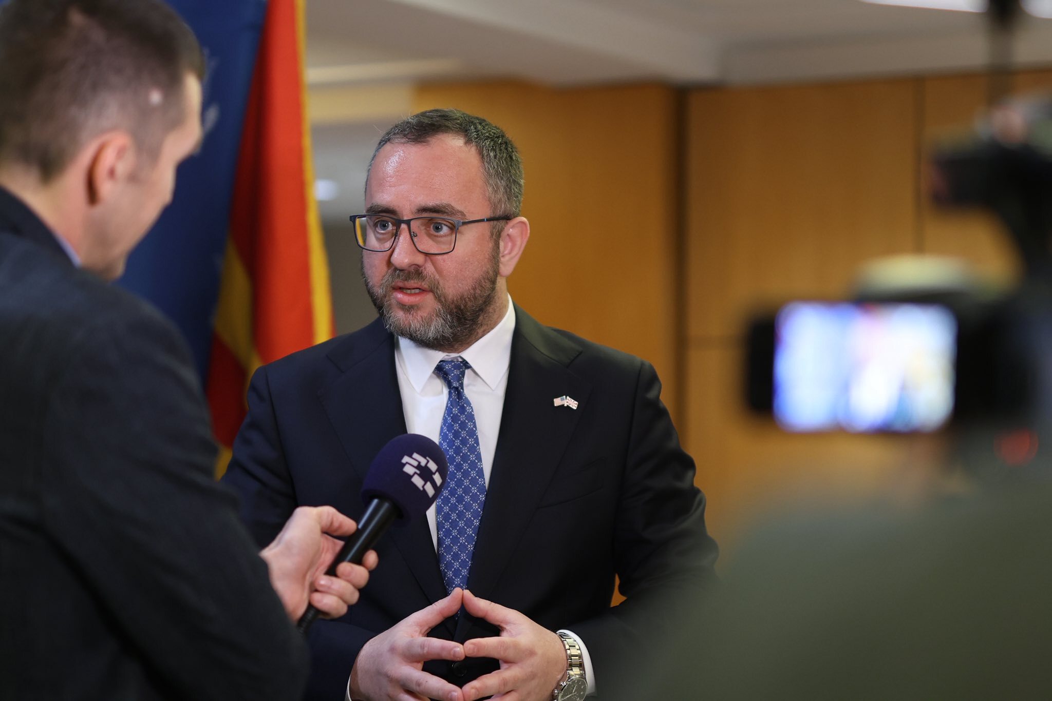 media-librarytcl128b3302sdDJ6CYs