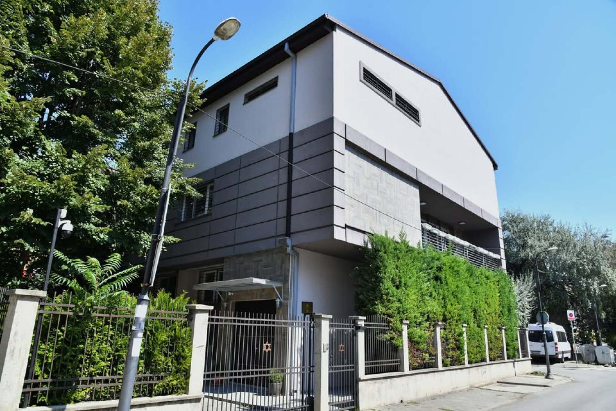 media-library3eqhh56m0c580FWYSum