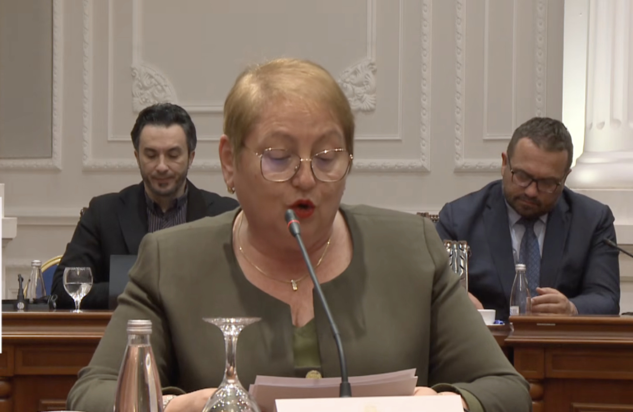 media-libraryaa5iea4dec8g4jzZFOw