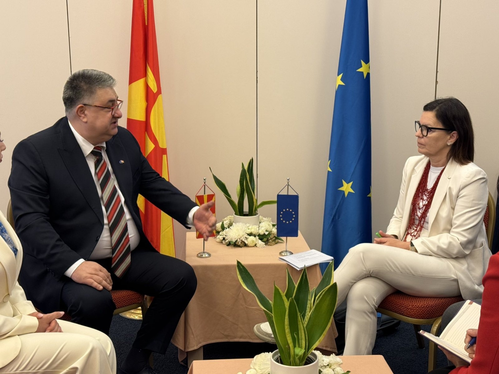 media-librarya8uup4sm7n9tc23aePi