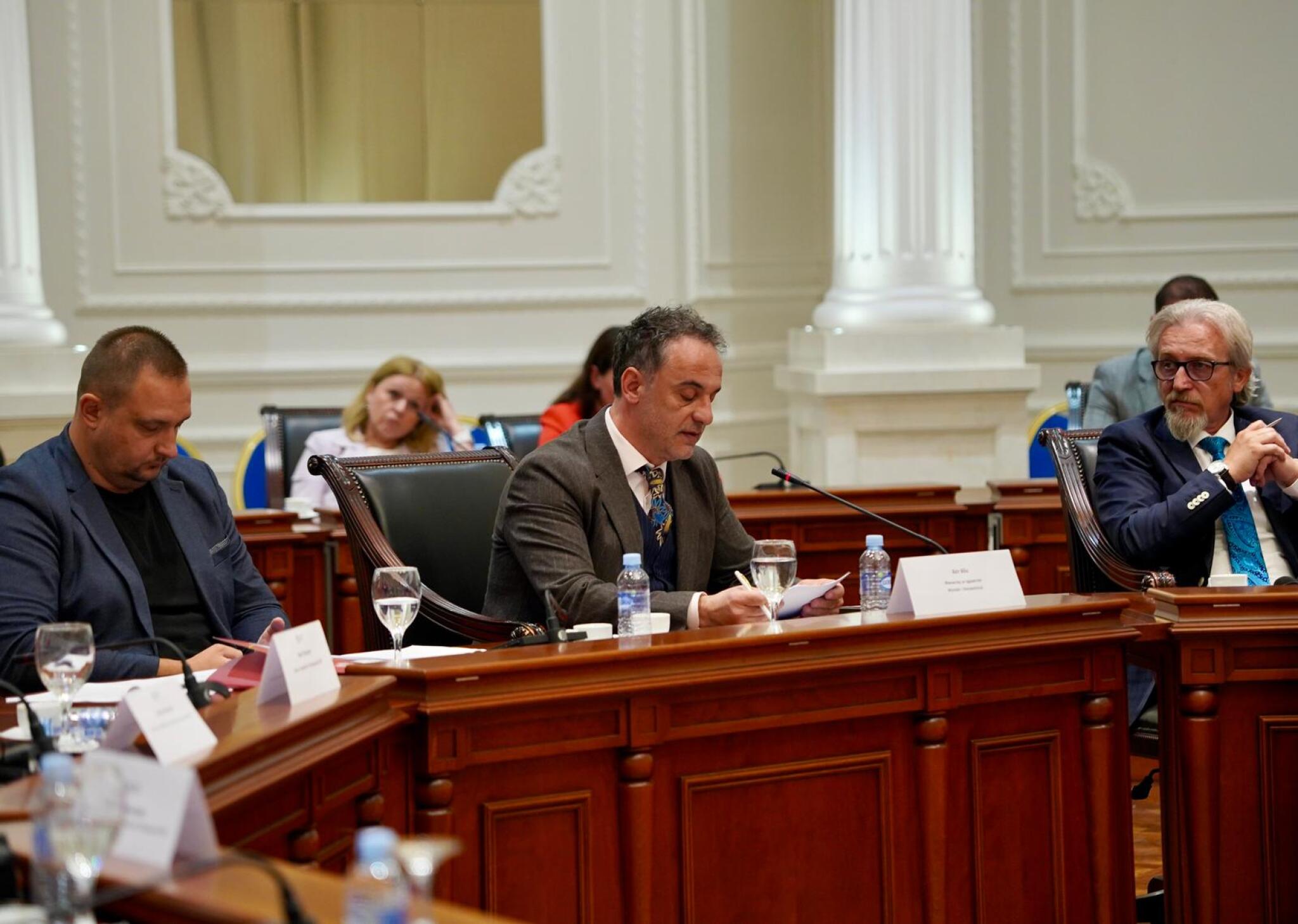 media-librarys1p692uu2c125sYUpiU