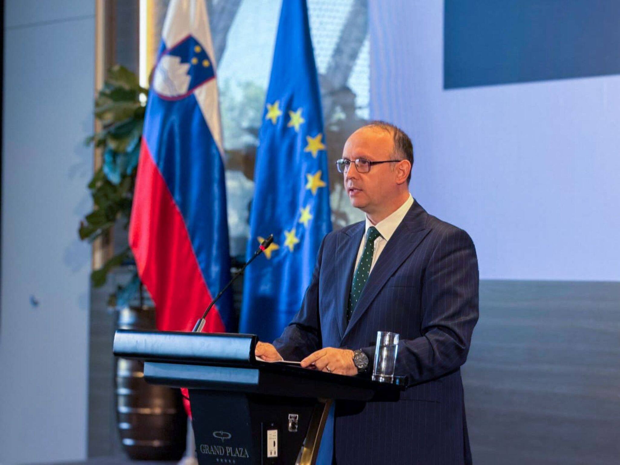 media-library1uhcnkfb1nsh1ocqS7i