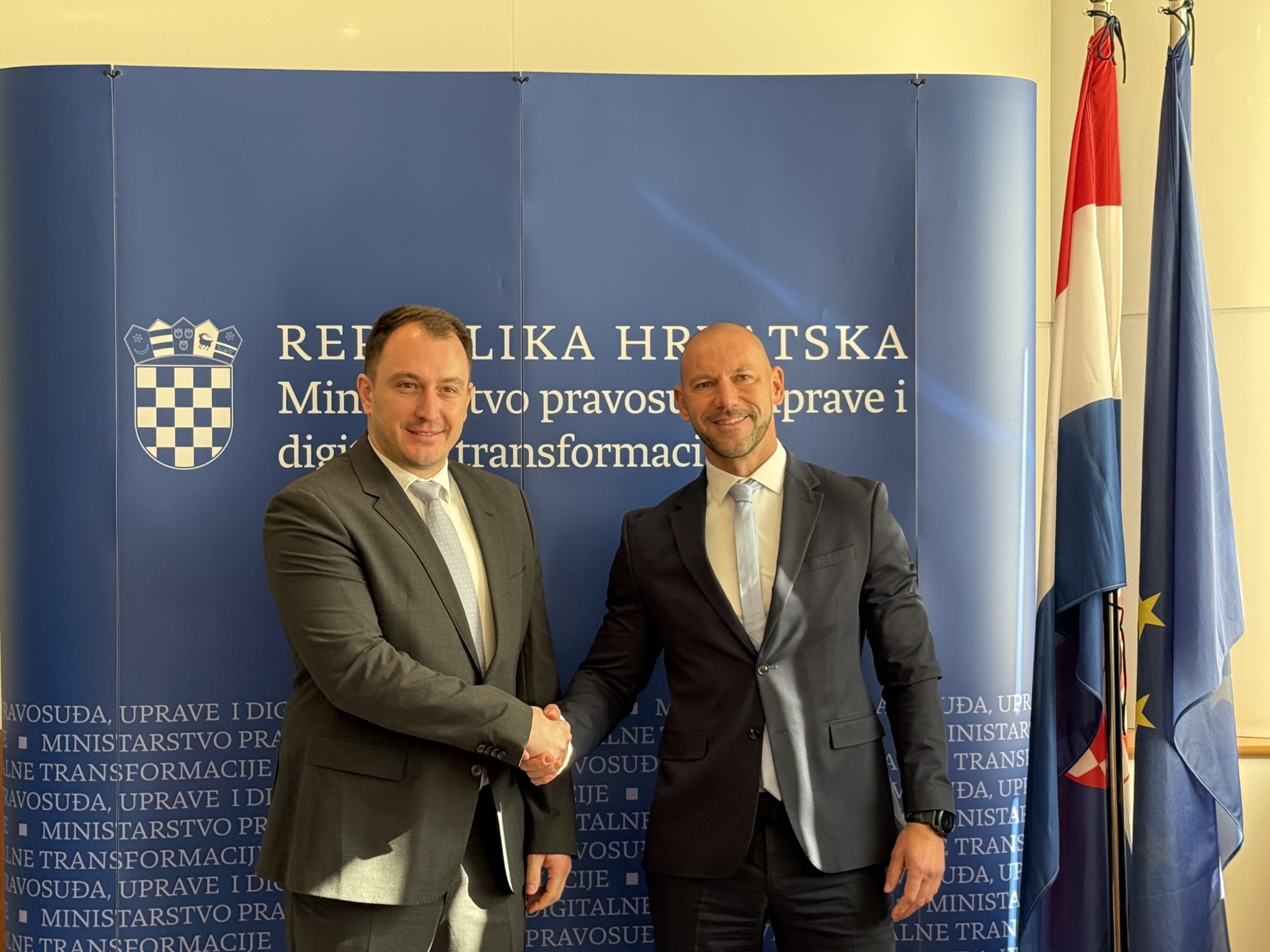 media-library7m4fe986mvq6dVUqq9B