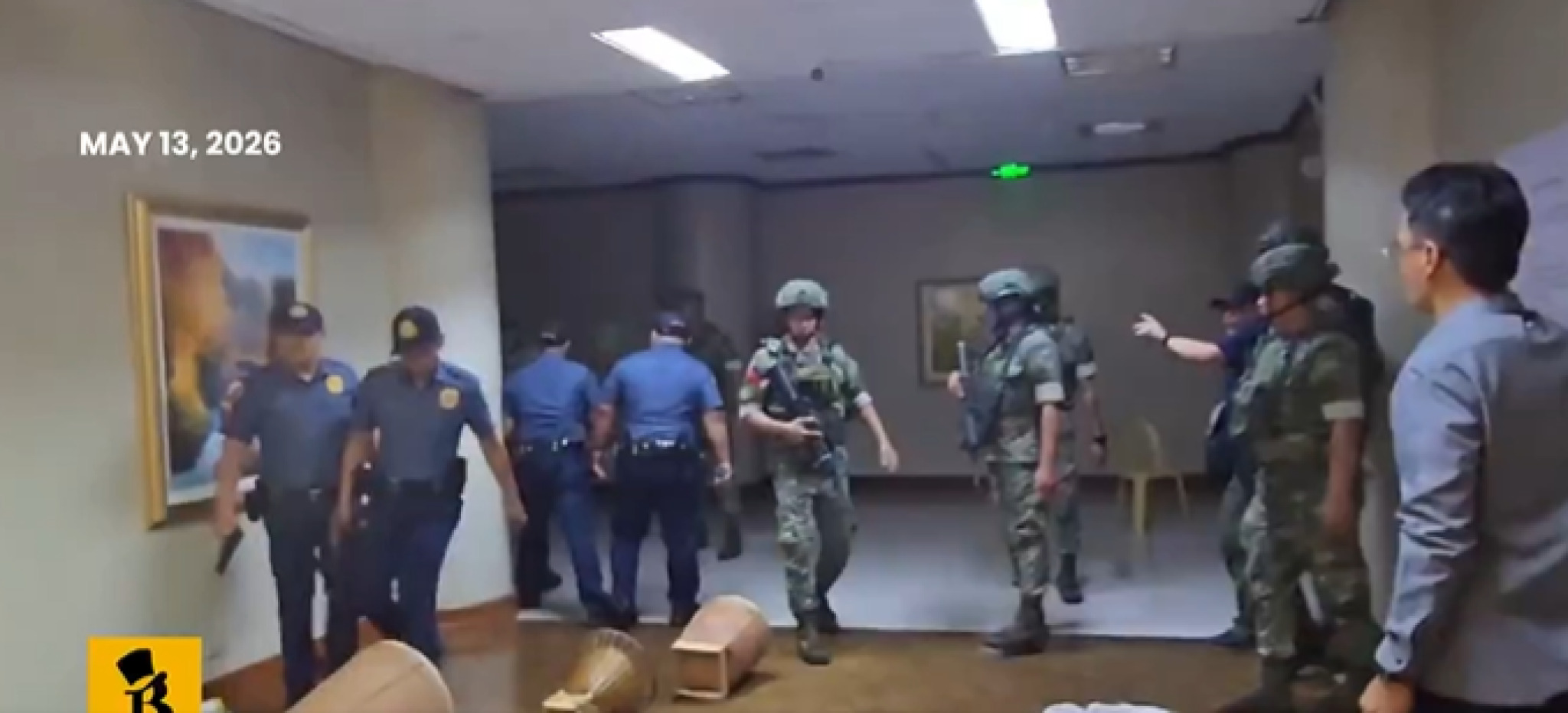 (Видео) Војска влегла во Сенатот на Филипините додека сенатор се крие од апсење, се слушале пукотници
