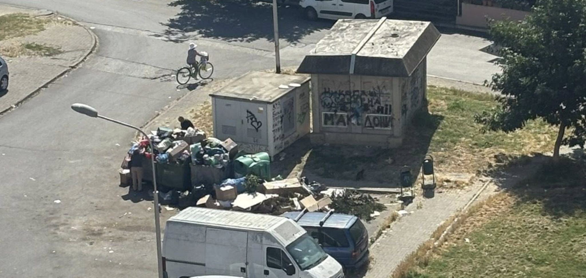 „Депонијата, џунглата и сламата кога ќе бидат средени?“ – прашува жител на Ново Лисиче
