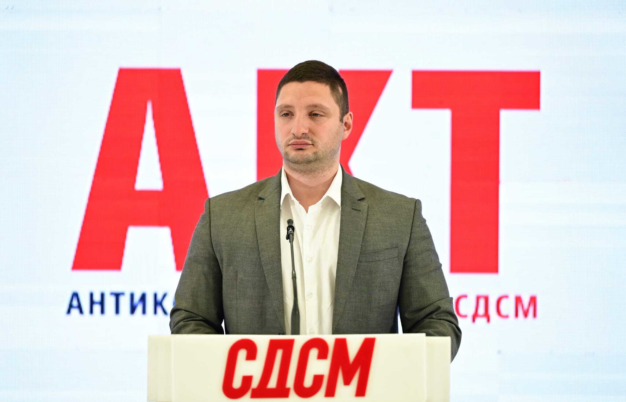 „Две омилени фирми на ВМРО-ОКГ за надзор и проектирање свртеле над 5,3 милиони евра за две години“, вели Фрчкоски