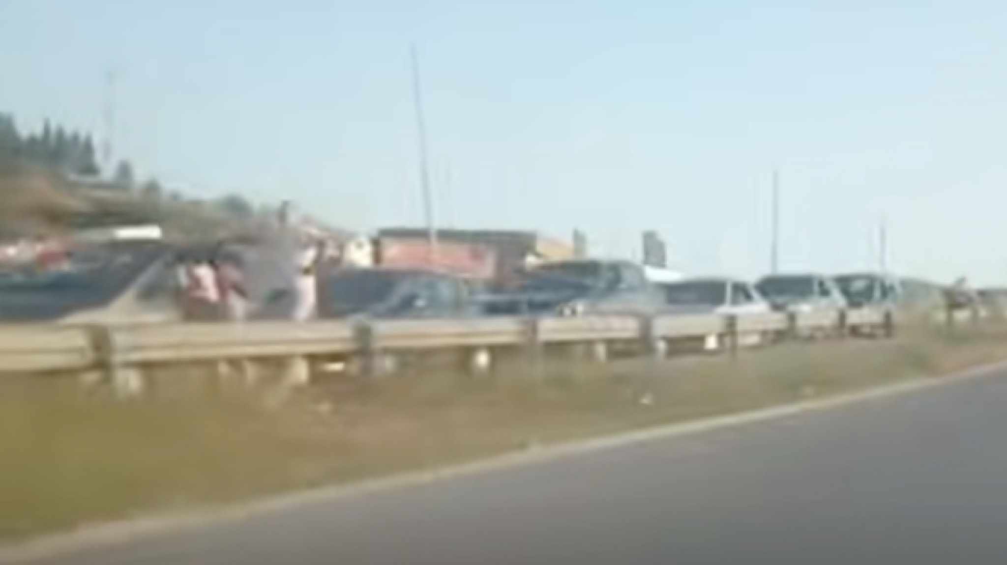 (Видео) Огромни гужви на „Богородица“ – колоните се споени до граничниот премин „Евзони“