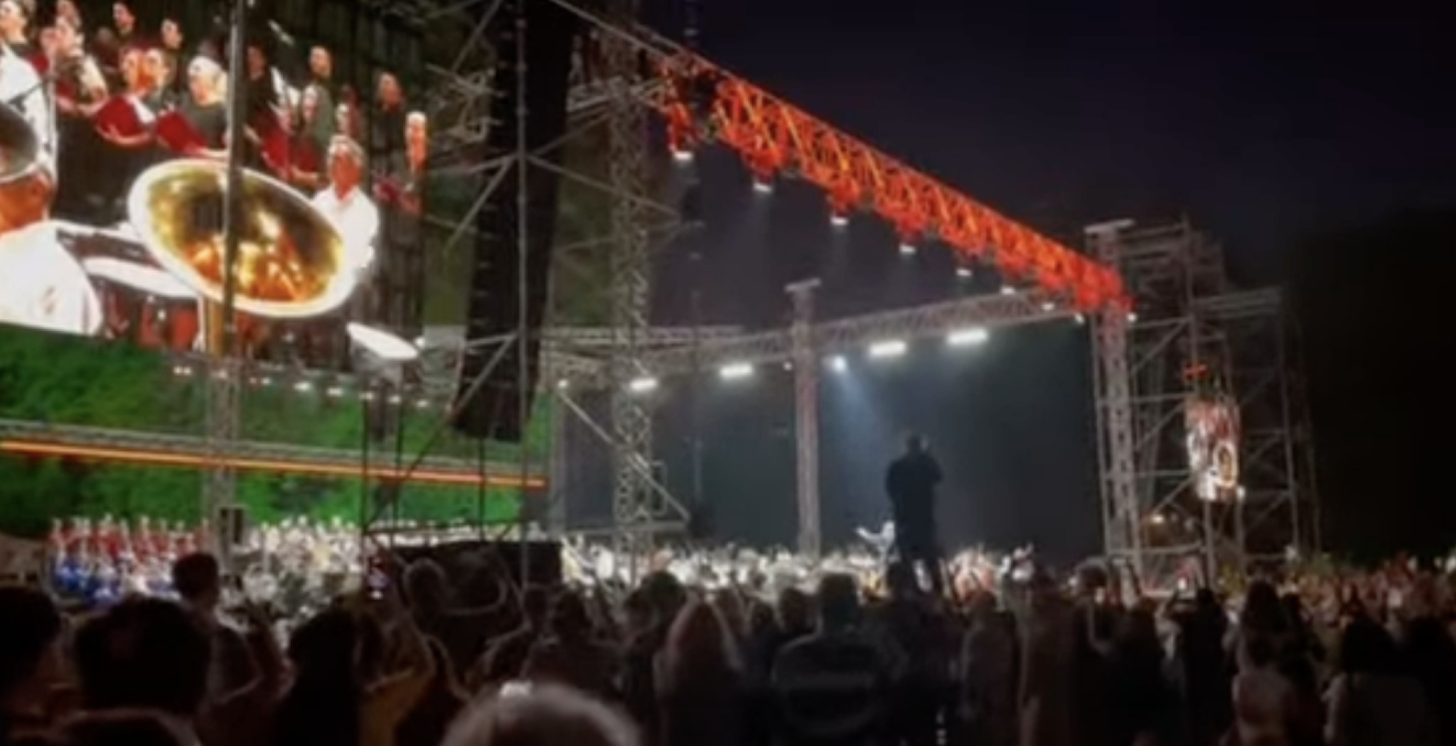 (Видео) „Кармина Бурана“ ја воодушеви публиката, но СКРМ предупредува: Уметниците повторно беа заборавени