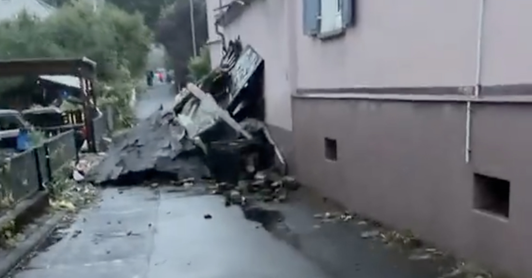 (Видео) Торнадо и силни бури ја погодија Германија и Франција: има загинати и повредени, цели покриви летале во воздух