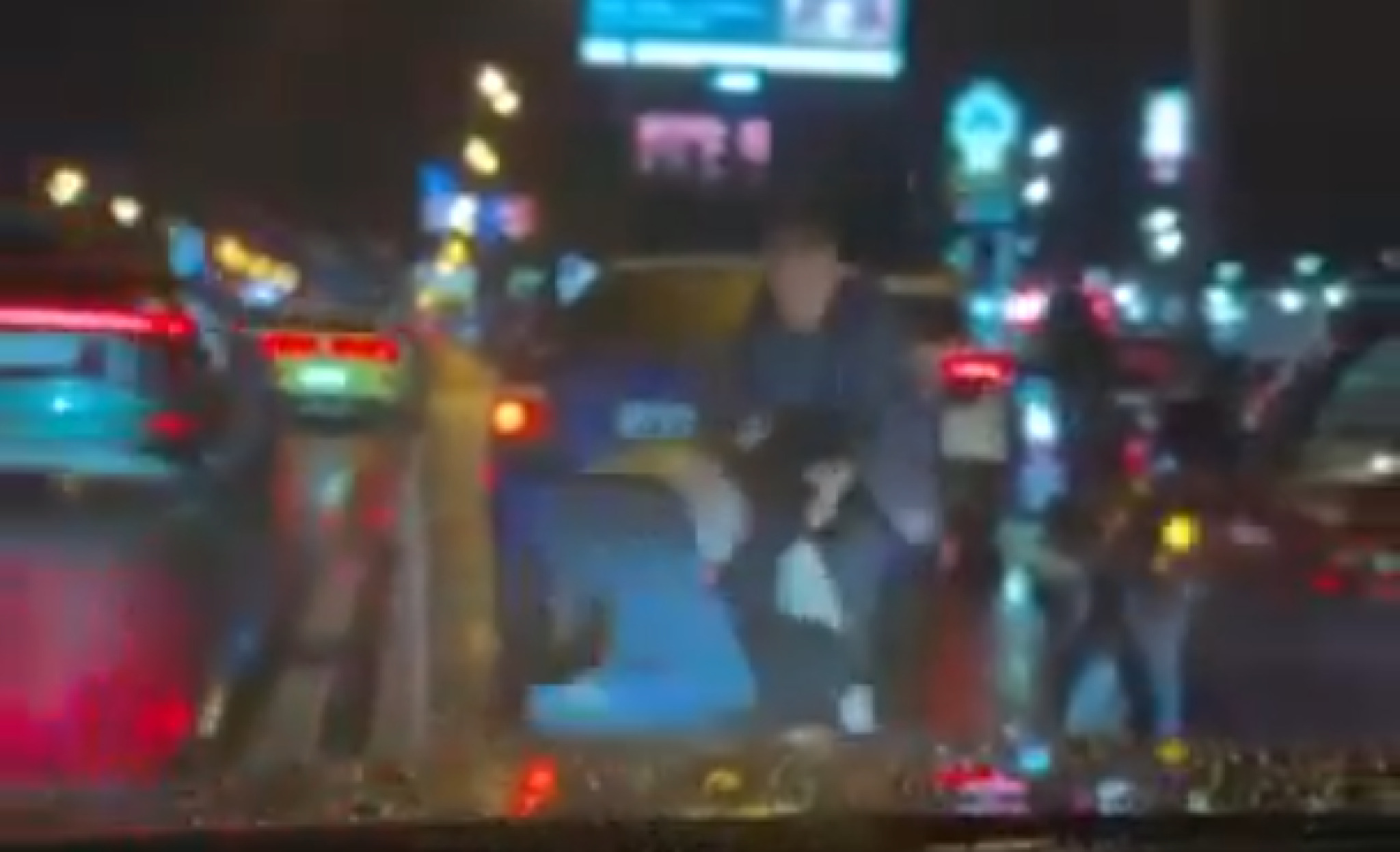 Русија се соочува со недостиг на гориво: Се чека и до 30 часа, па пумпите остануваат празни
