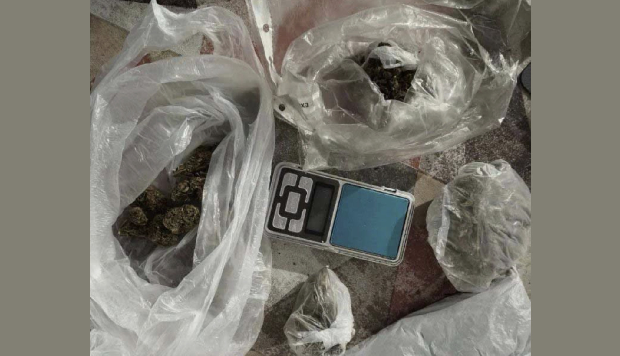 Претрес во Инџиково: Пронајдени марихуана и дигитална вага, приведен 34-годишник