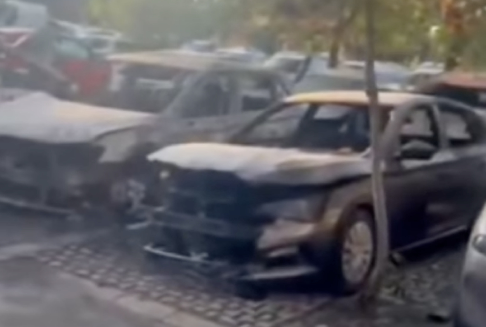 (Видео) Десет автомобили пеплосани во пожар во Нов Белград