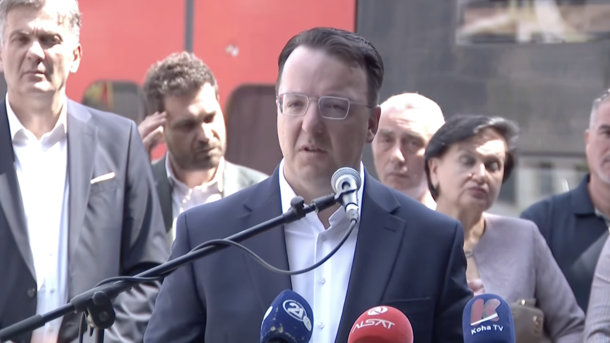 „Пожарот во Мариово ја зафати и пругата, по санирањето ќе се заменат праговите и ќе се забрза сообраќајот кон Битола“, вели Николоски