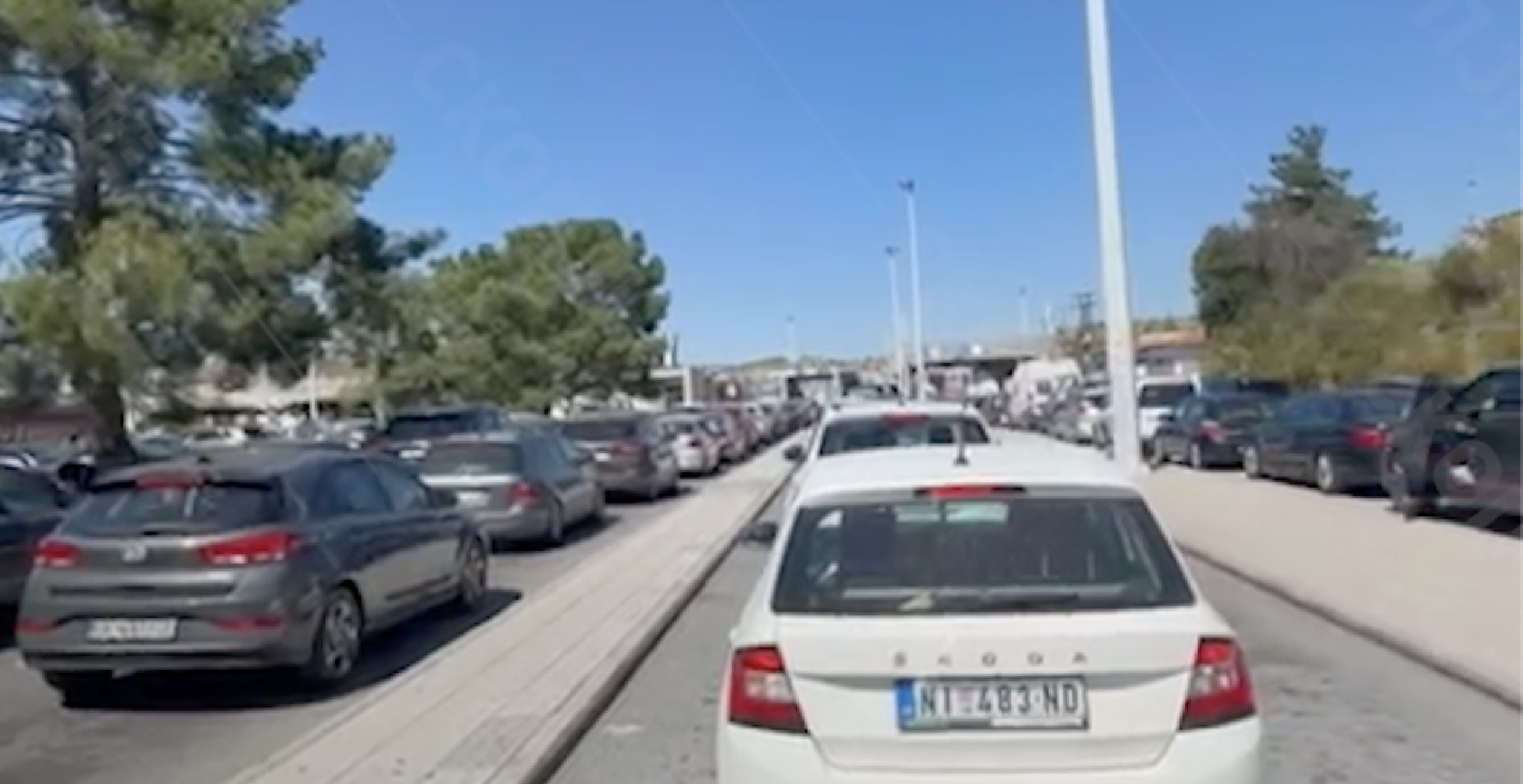 (Видео) Гужви на границата со Грција: Колони возила за влез во Македонија