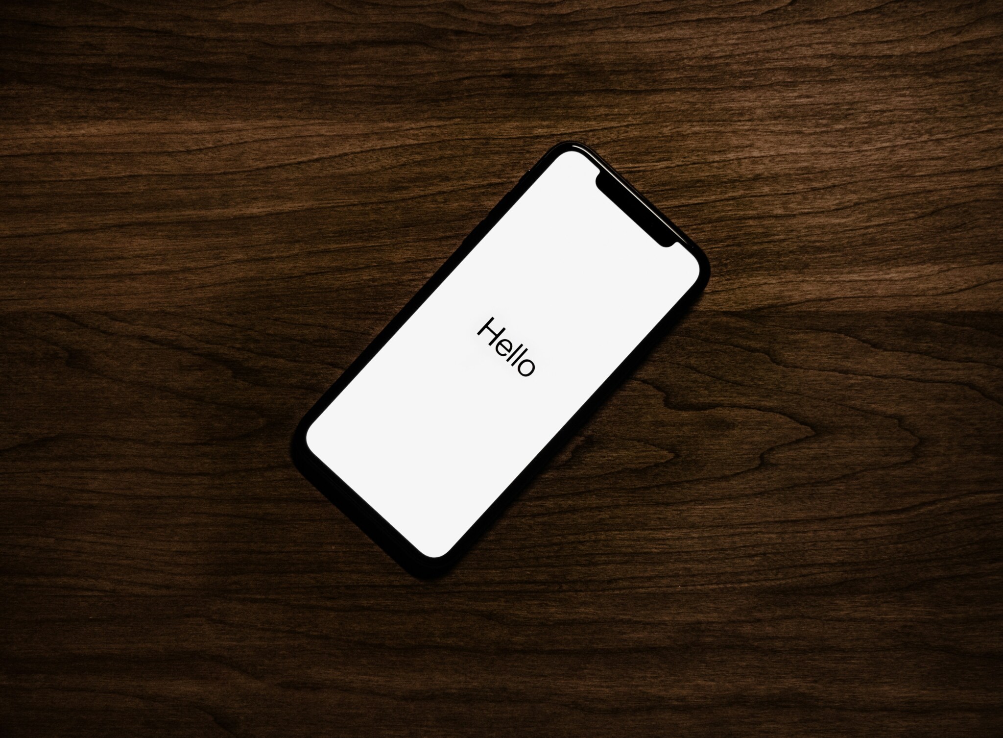 (Видео) Apple подготвува нови бои за iPhone 18 Pro – се појави видео од уредите