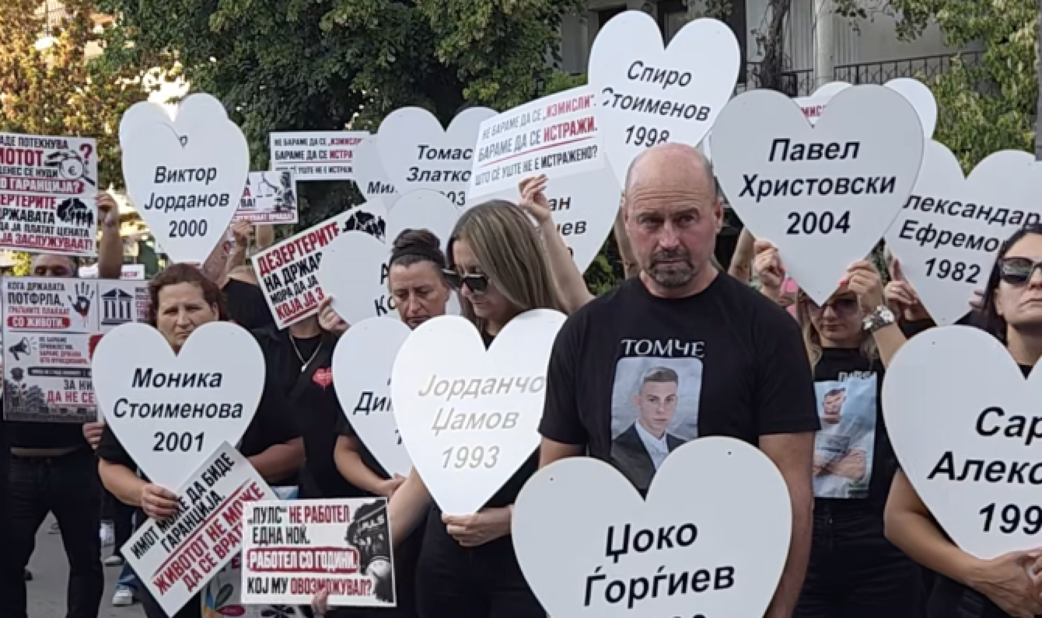 (Видео) 18 месеци по трагедијата во „Пулс“: Кочани повторно маршираше за 63-те ангели