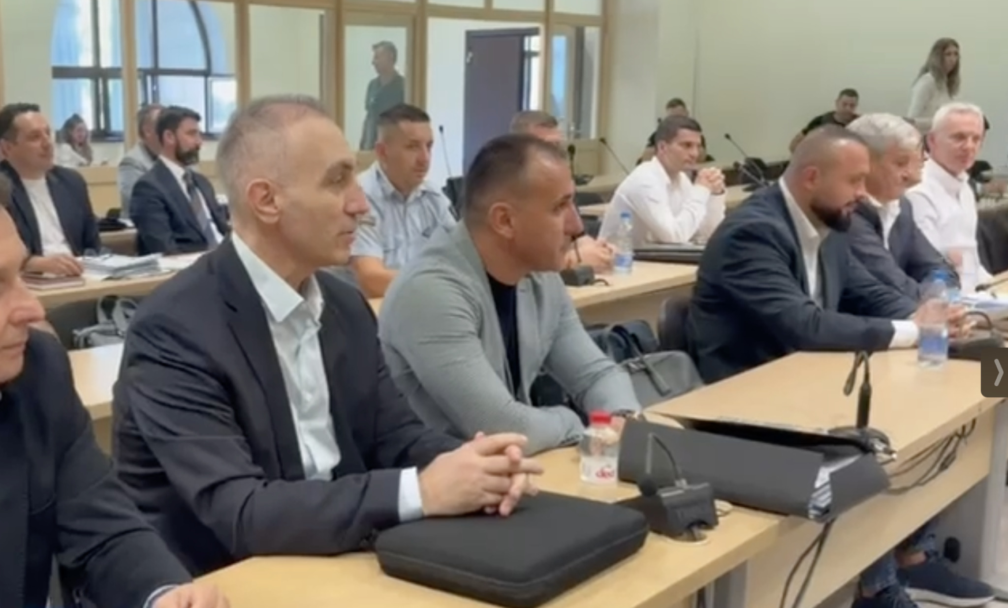 Груби и Бајрами се поздравија пред судењето за „Лотарија“, па вицепремиерот ги поздрави новинарите: ексдиректорот првпат на обвинителна клупа