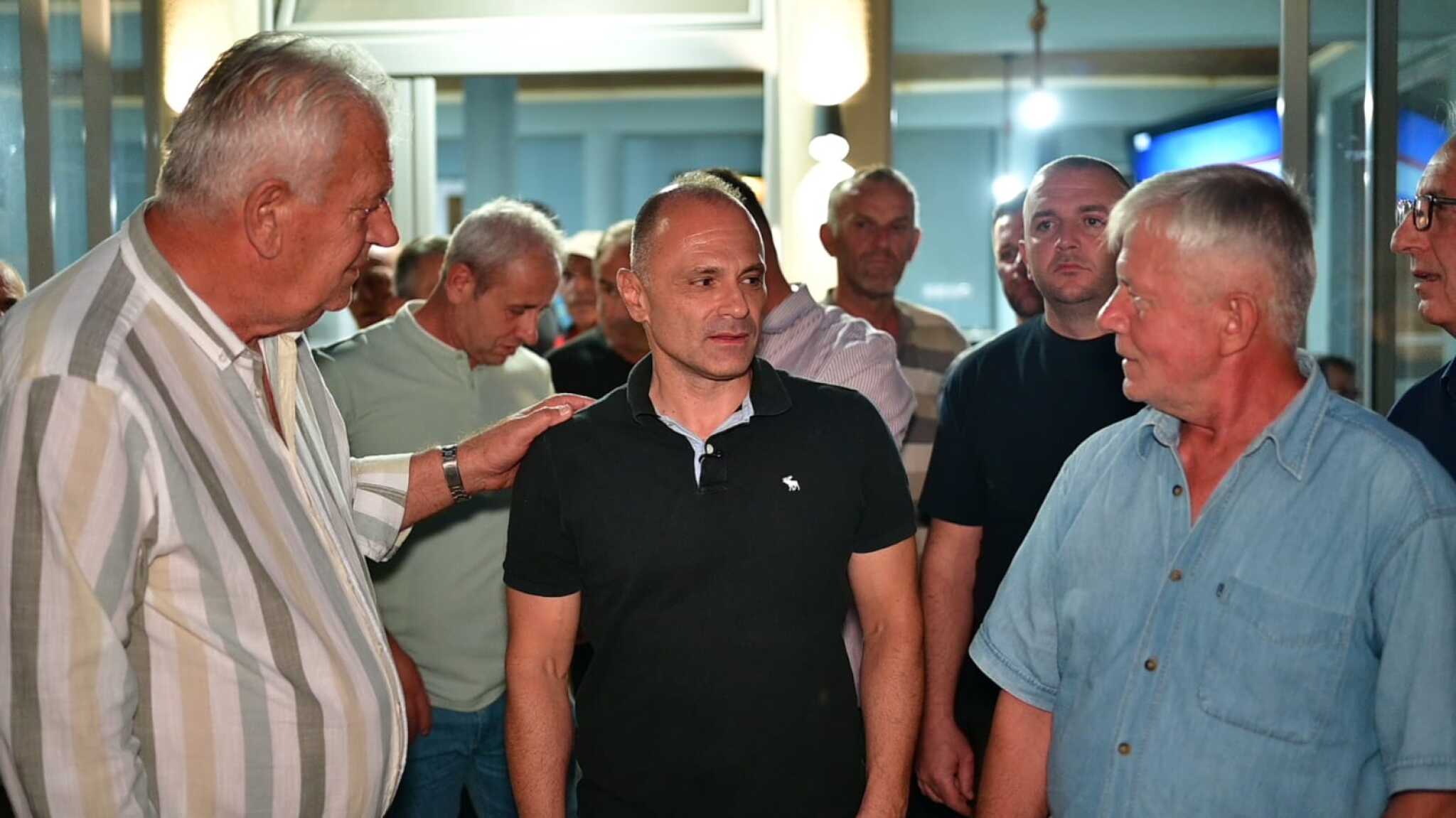 Филипче: Нема откуп, цените се понижувачки, земјоделците се оставени сами