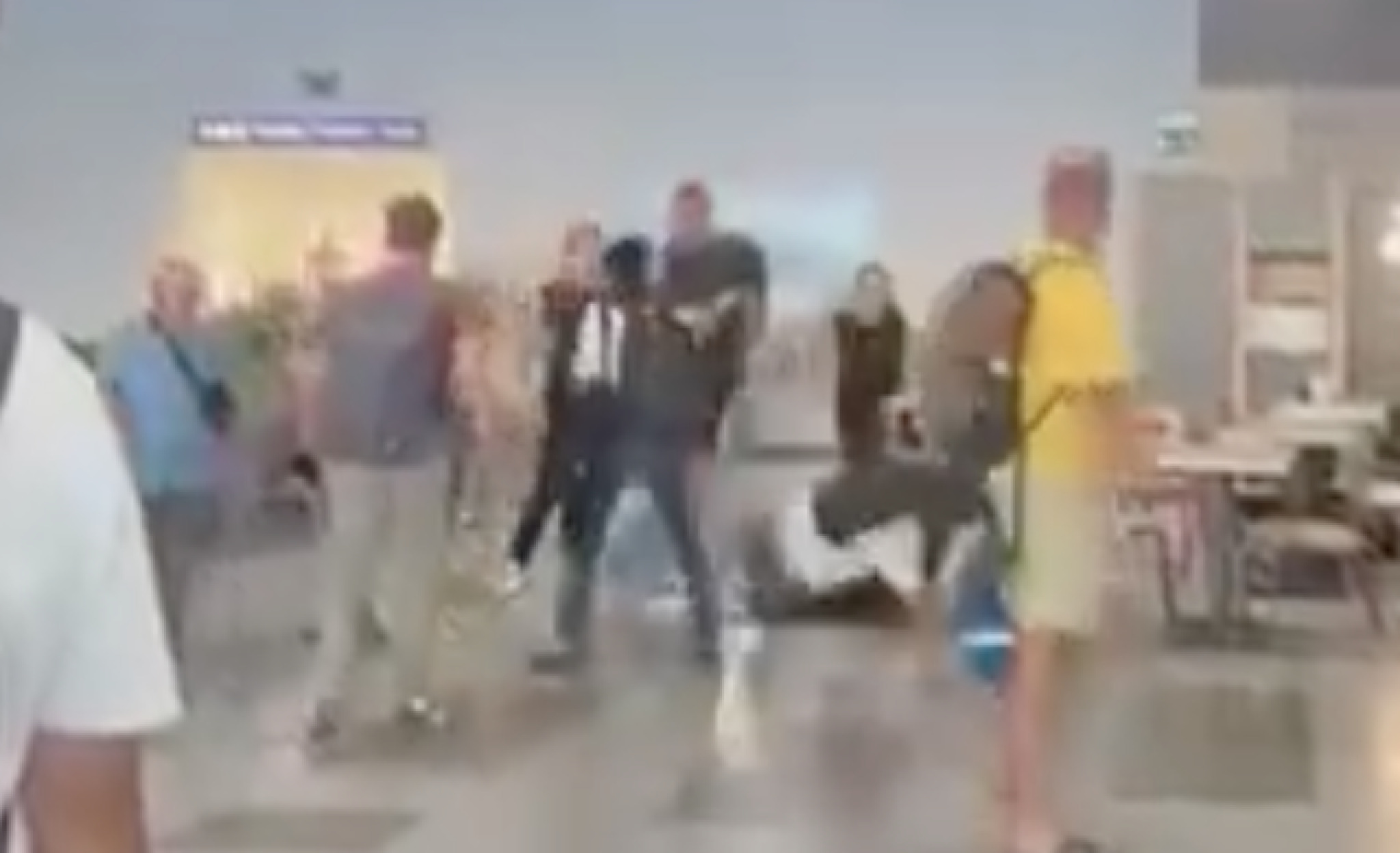 (Видео) Тепачка на скопскиот аеродром, во конфликтот „леташе“ и столица