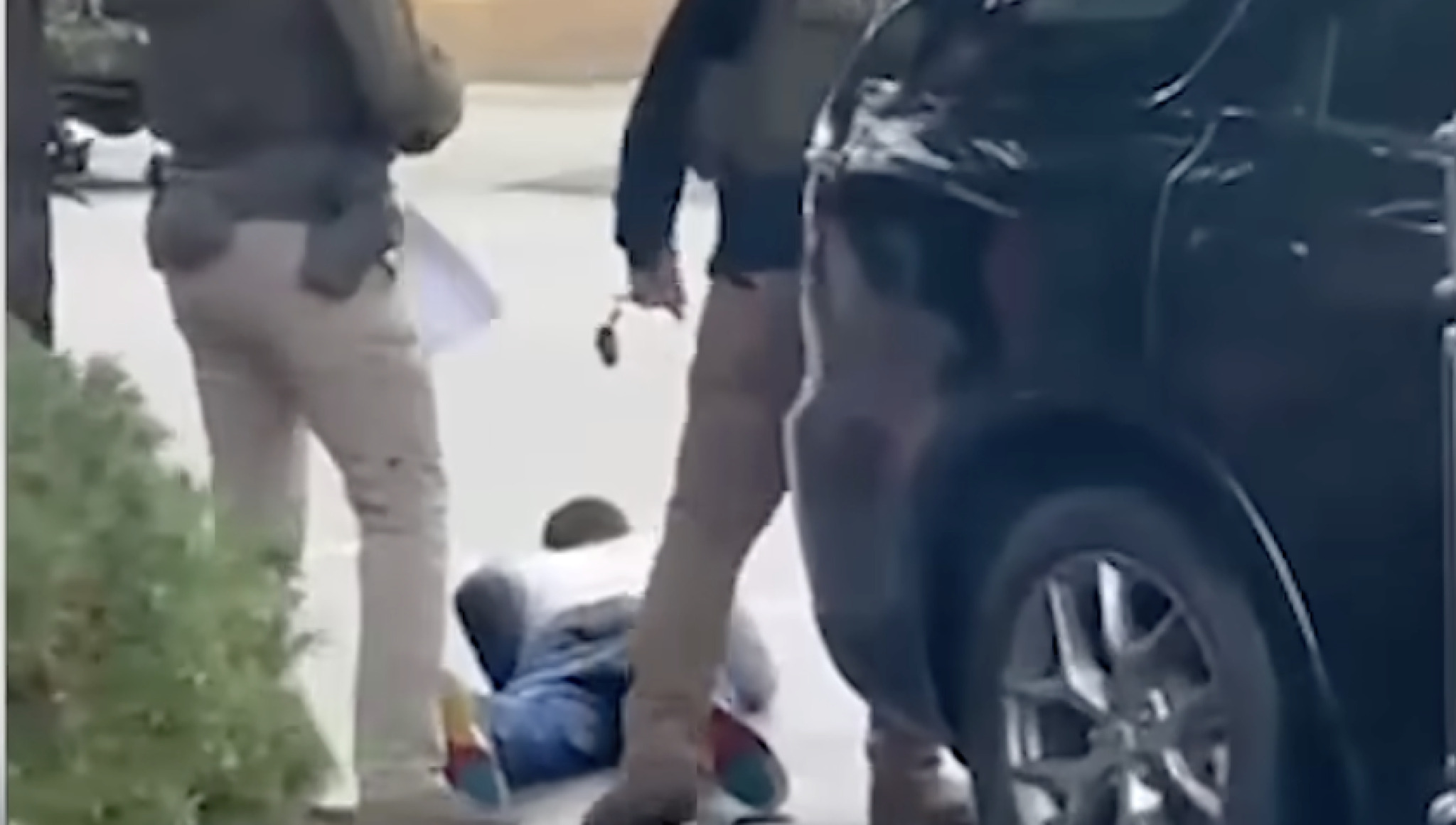 (Видео) Агенти на ICE по грешка привеле и повредиле американски државјанин кај Чикаго