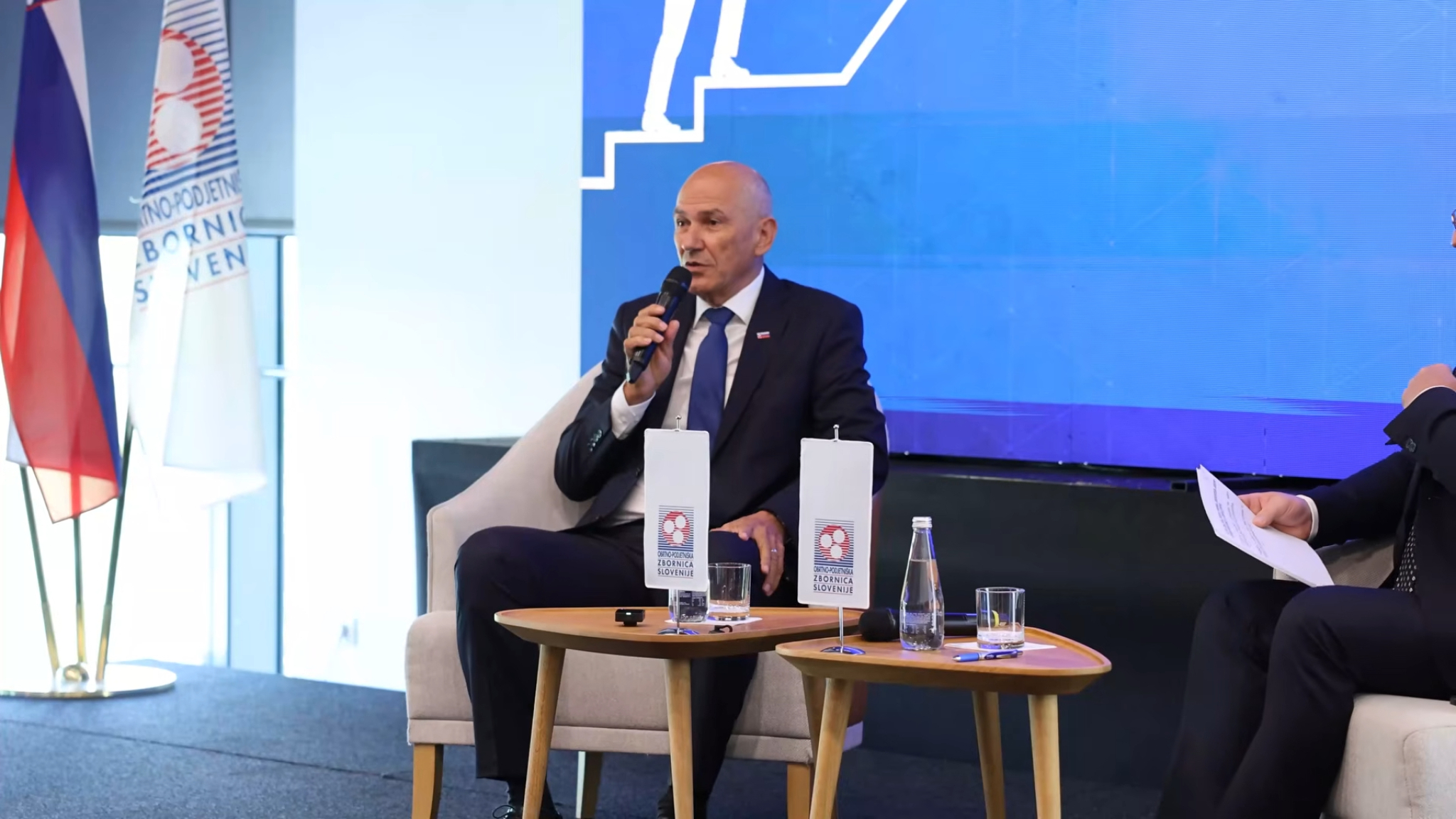 Словенечкиот премиер Јанша: Очигледно е дека има проблеми со миграциските рути преку Сараево и Белград