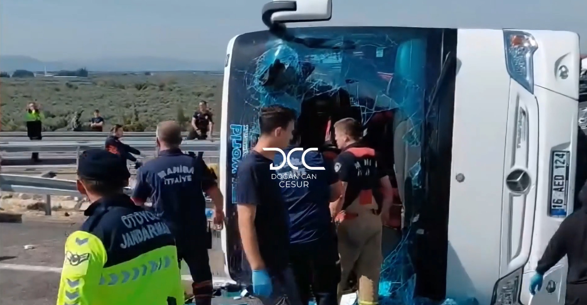Страшна несреќа во Турција: Автобус се заби во камион, најмалку 11 загинати и 27 повредени