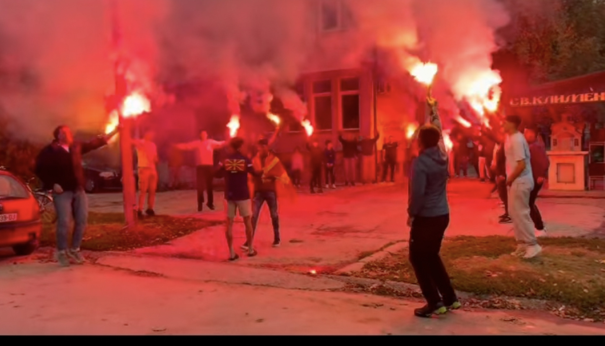 (Видео) Спектакуларен пречек во Битола за Арабел Рустемовски, кој освои бронза на Европското првенство за боксери