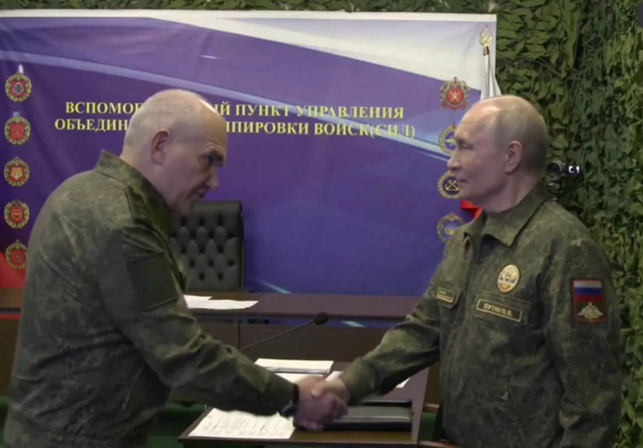 Путин во воена униформа: Градиме безбедносна зона во Украина